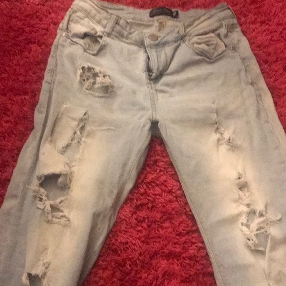Ripped jeans - Picture 2 of 3